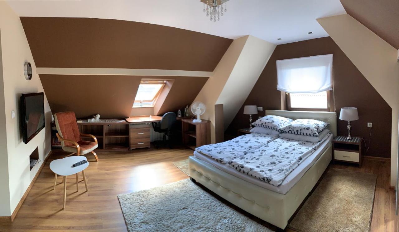 Apartament Podczerwone Чарны-Дунаец Экстерьер фото